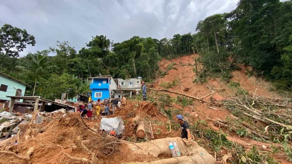 Imagem de temporal em São Paulo, que causou uma tragédia no litoral norte