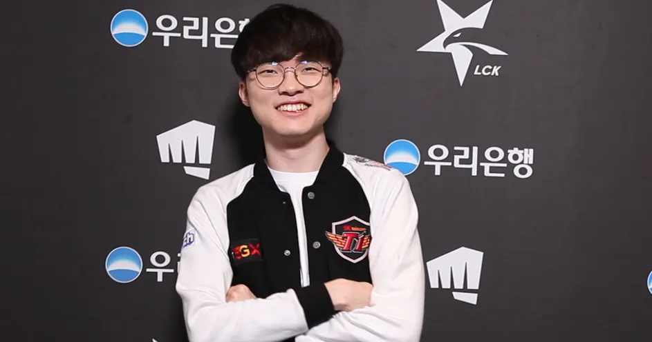 Fotografia Faker no stand de fotos LCK e Riot