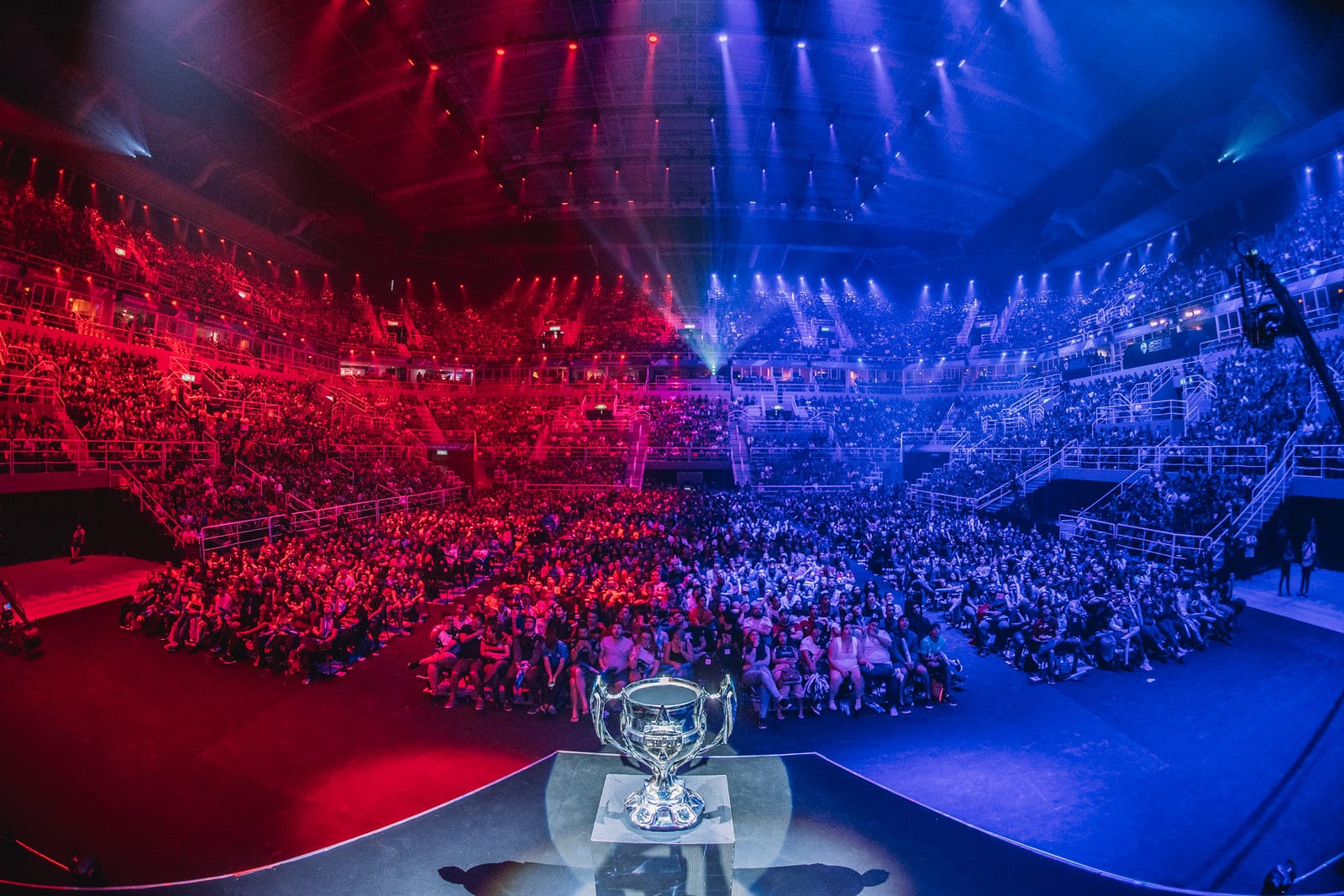 Imagem da Arena CBLOL com grande público presente