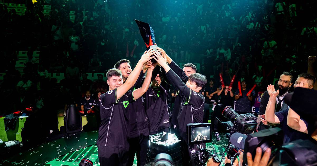 Loud vencendo campeonato de League of Legends, CBLOL, no ano de 2022