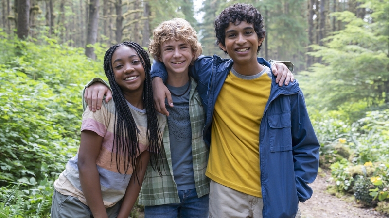 Fotografia mostrando elenco da série Percy Jackson e os Olimpianos