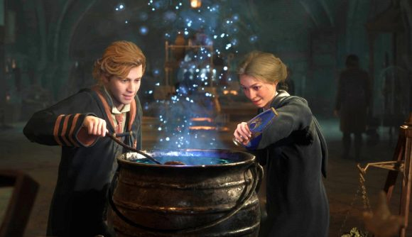 Alunos do jogo Hogwarts Legacy preparando poções