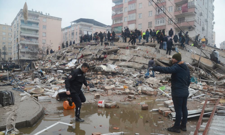 Imagem destruição causada pelo terremoto na Turquia