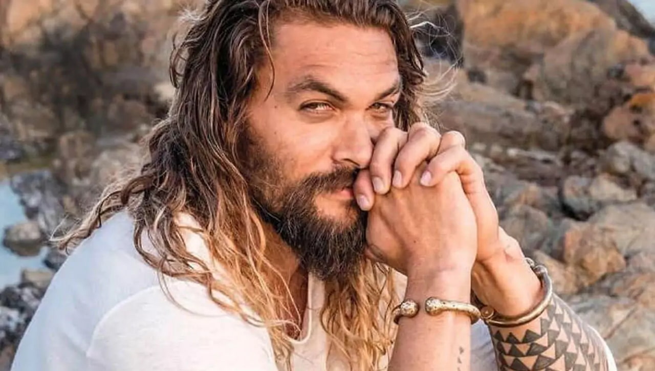 A imagem mostra o ator Jason Momoa, que deve participar do filme de Minecraft