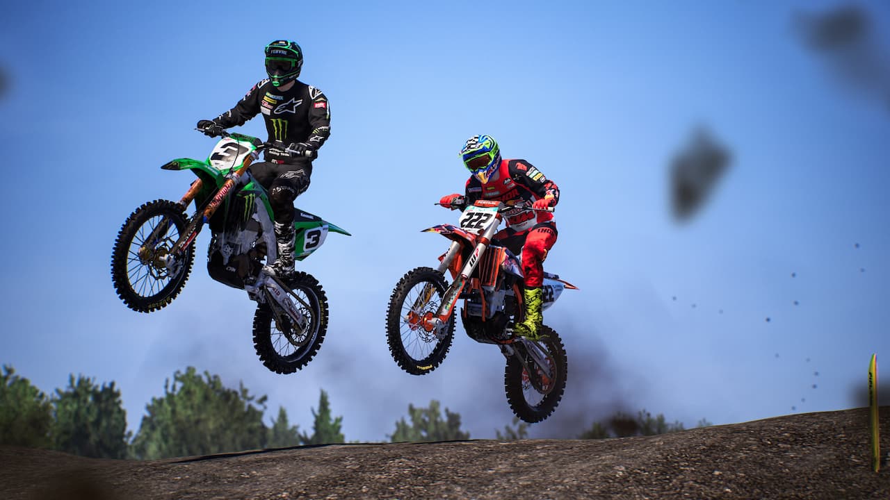 Imagem de gameplay dos jogos de corrida em modo história MXGP 2021