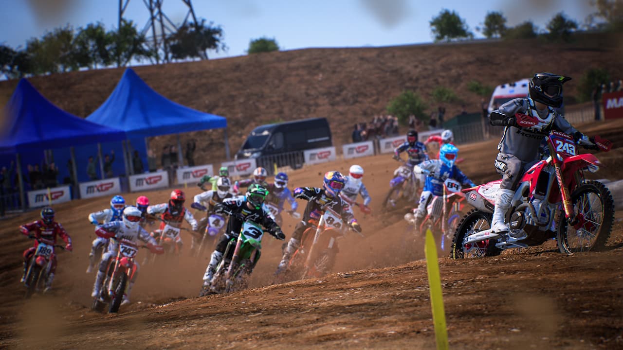 Imagem de corrida no jogo MXGP 2021