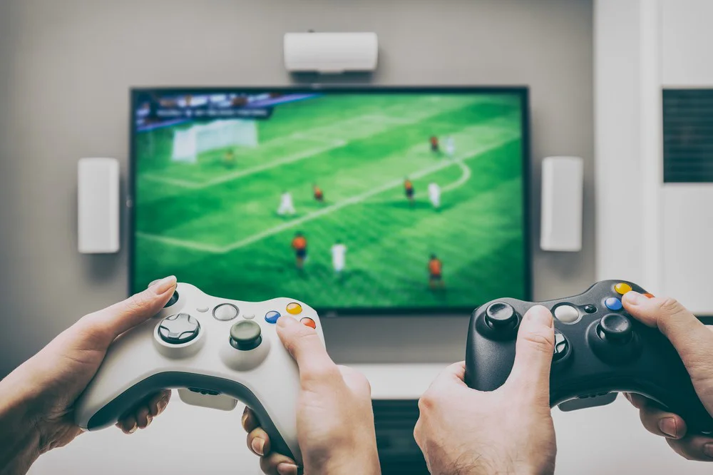 Pessoas jogando no console no Brasil